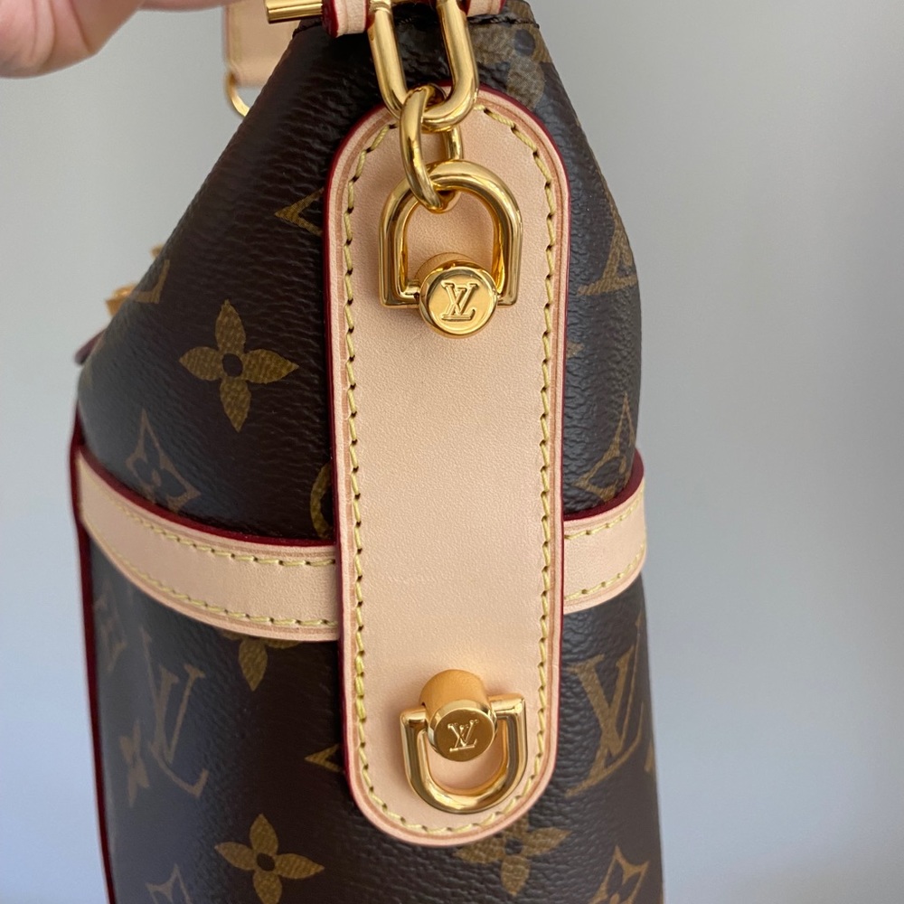 Louis Vuitton Duffle Bag - Picture 6 of 9